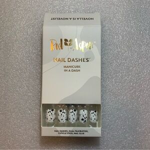 Red Aspen Black Speckle Press-On Nails - Nail Dashes